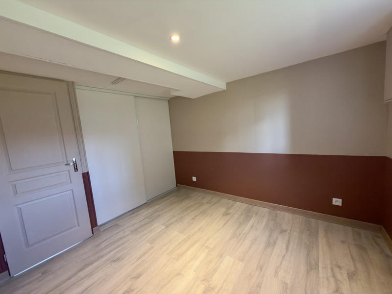 Maison - 205 m² - 9 pièces