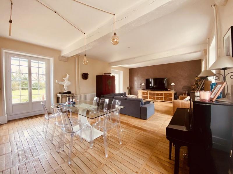 Demeure - 273 m² - 9 pièces