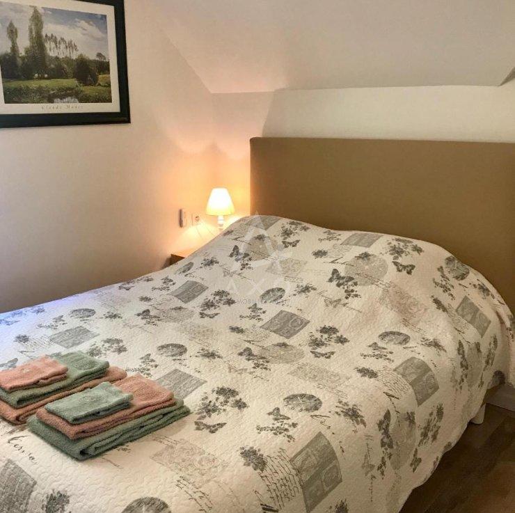 Maison - 240 m² - 10 pièces