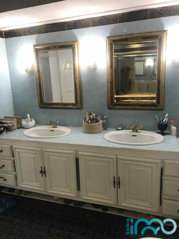 Maison traditionnelle - 320 m² - 8 pièces