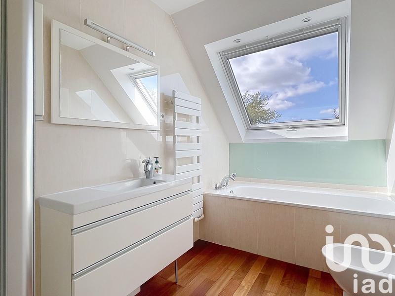 Maison - 210 m² - 7 pièces