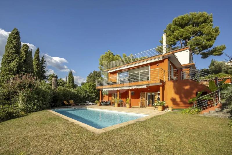 Villa - 180 m² - 6 pièces