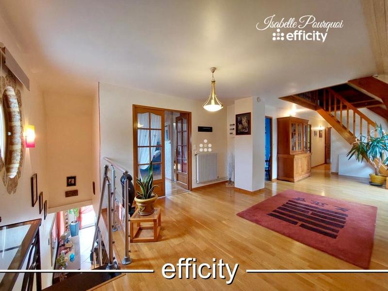 Maison - 215 m² - 6 pièces