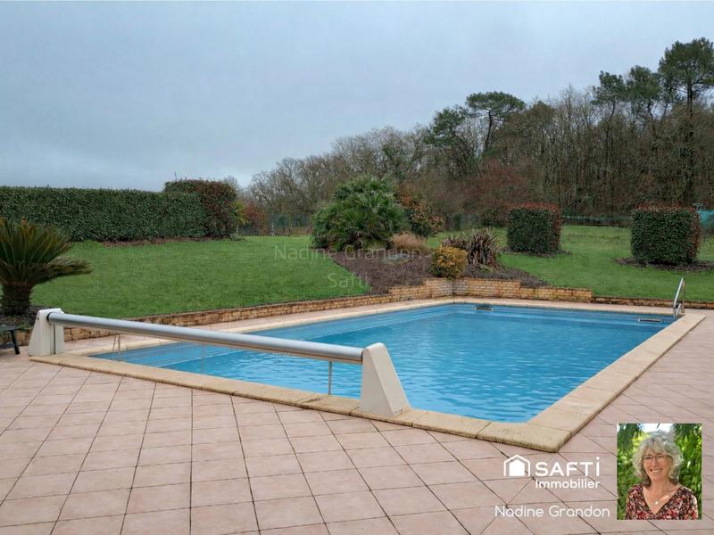 Maison - 208 m² - 9 pièces