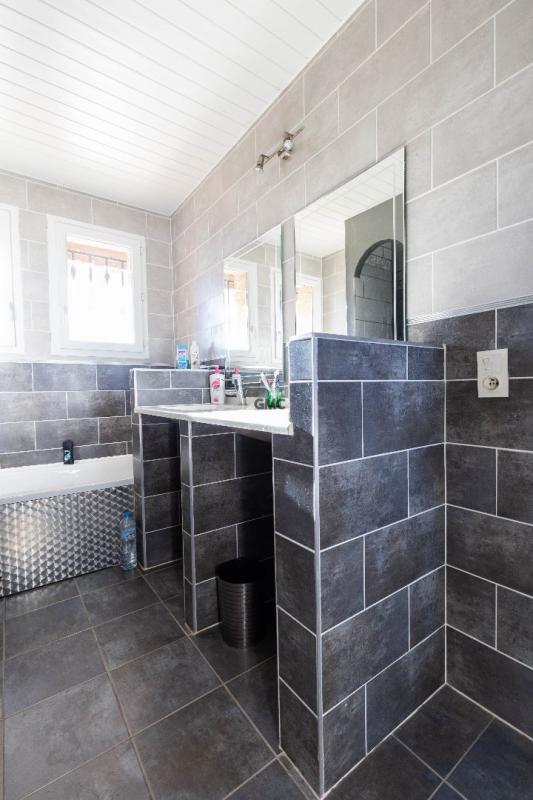 Maison - 222 m² - 8 pièces