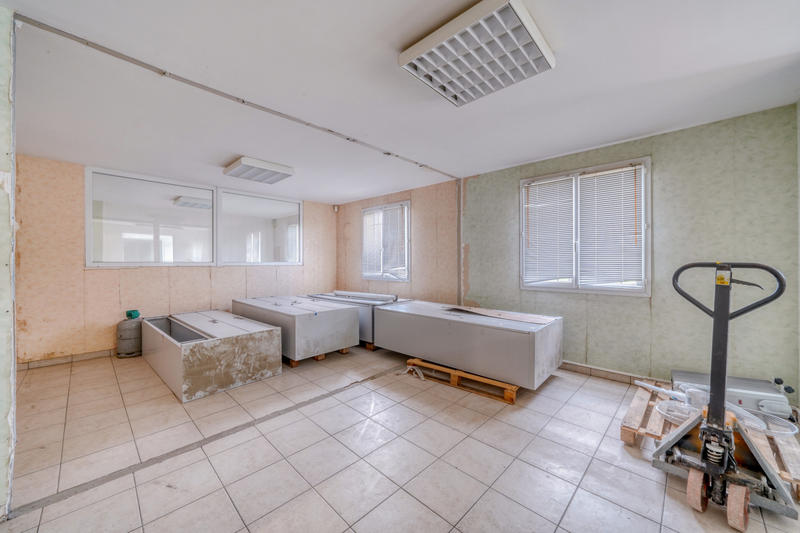 Parking / Garage - 600 m²