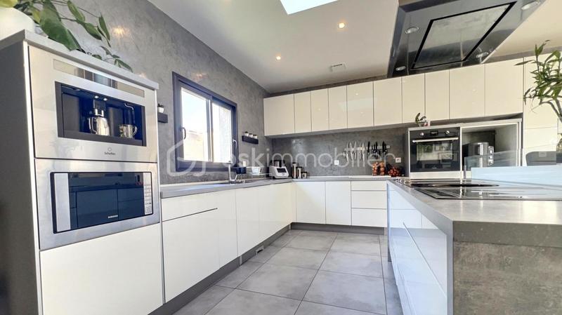 Maison - 180 m² - 6 pièces