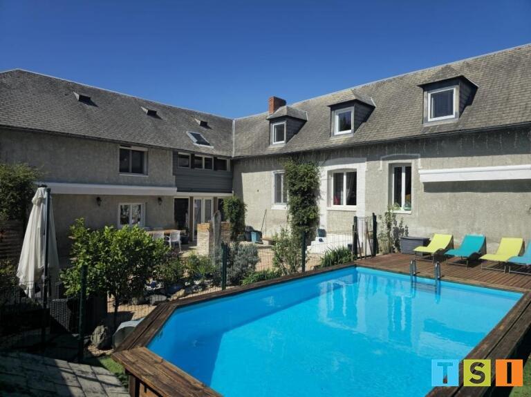 Maison - 264 m² - 8 pièces