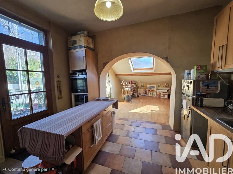 Maison - 220 m² - 11 pièces