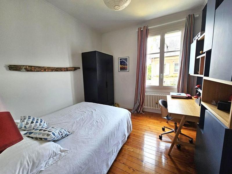 Maison - 170 m² - 9 pièces