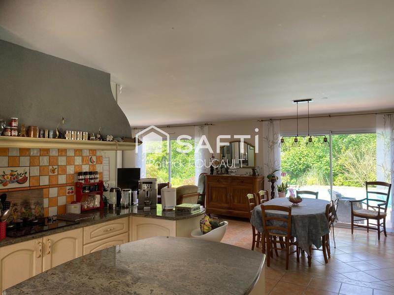 Maison - 137 m² - 7 pièces