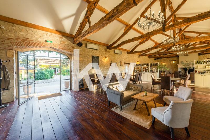 Propriété - 884 m² - 15 pièces