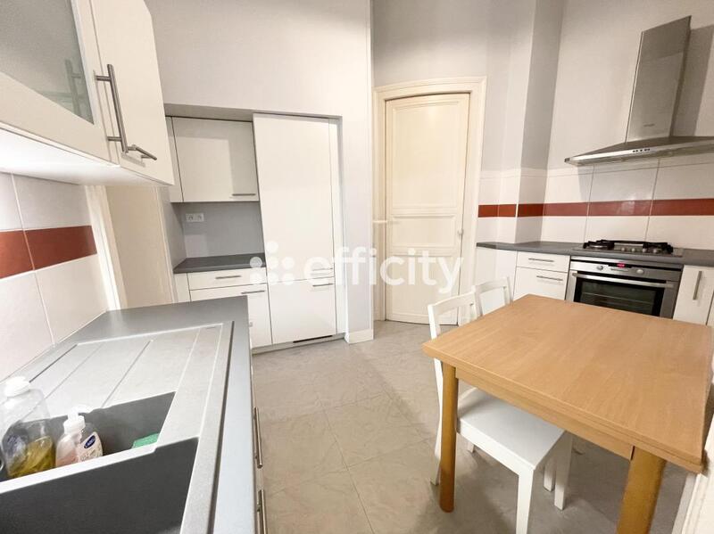 Appartement - 167 m² - 6 pièces