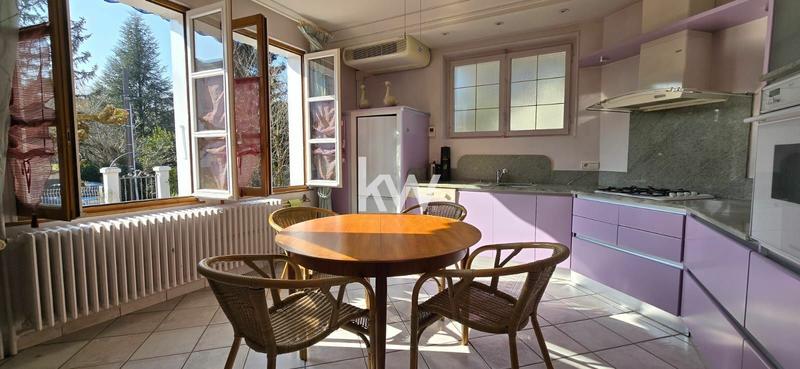 Maison de maîtres - 355 m² - 9 pièces