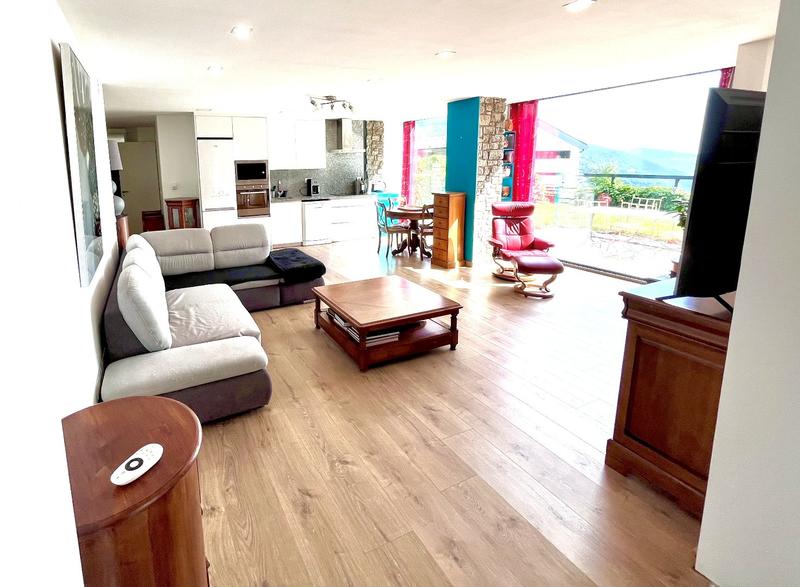 Maison - 475 m² - 8 pièces