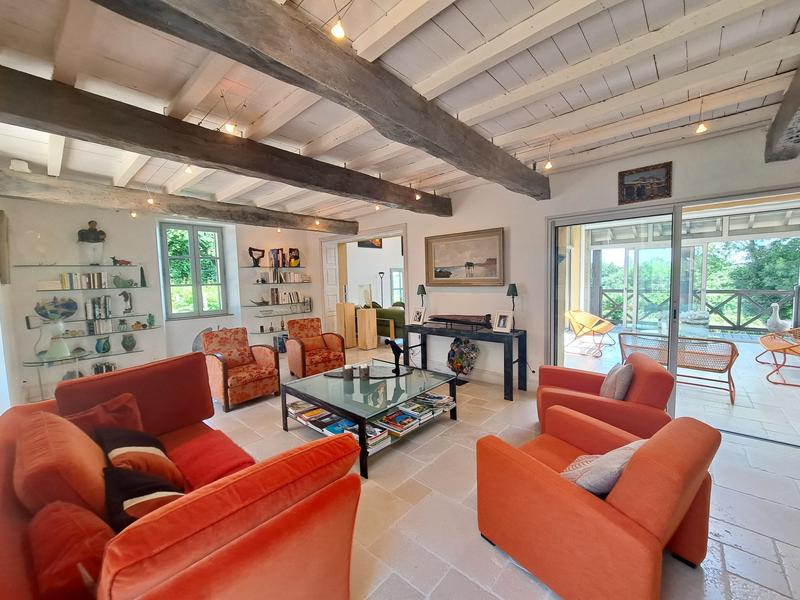 Maison - 362 m² - 9 pièces