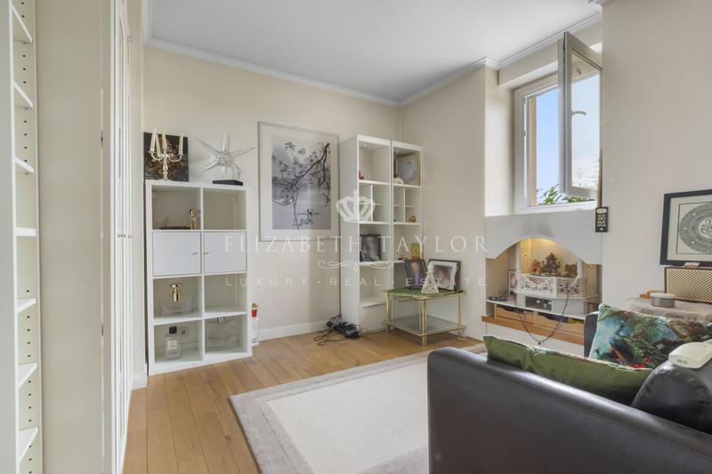 Maison - 298 m² - 10 pièces