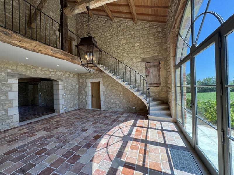 Maison - 445 m² - 10 pièces