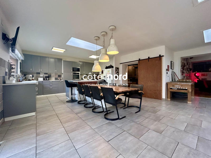 Maison - 248 m² - 8 pièces