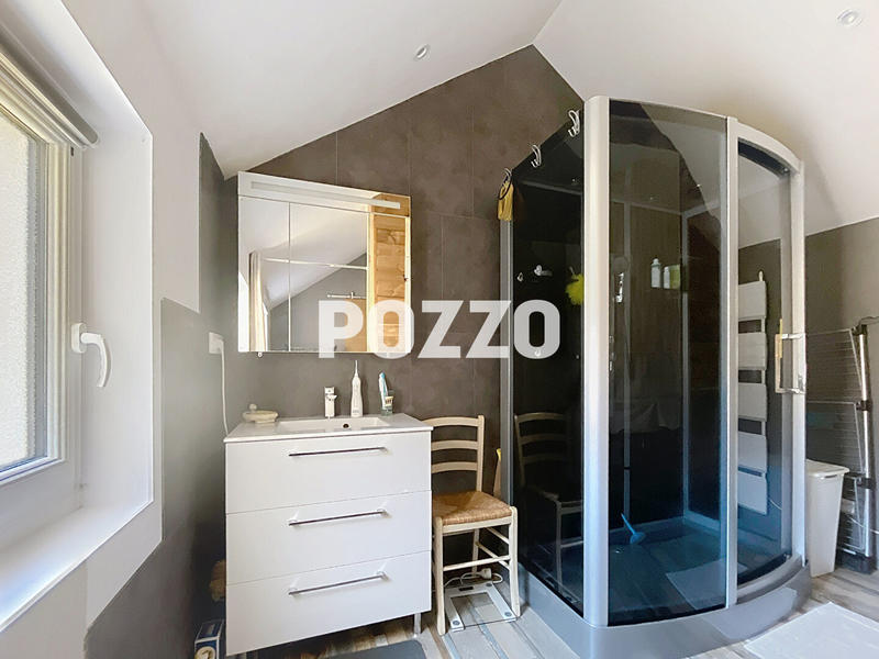 Maison - 104 m² - 8 pièces