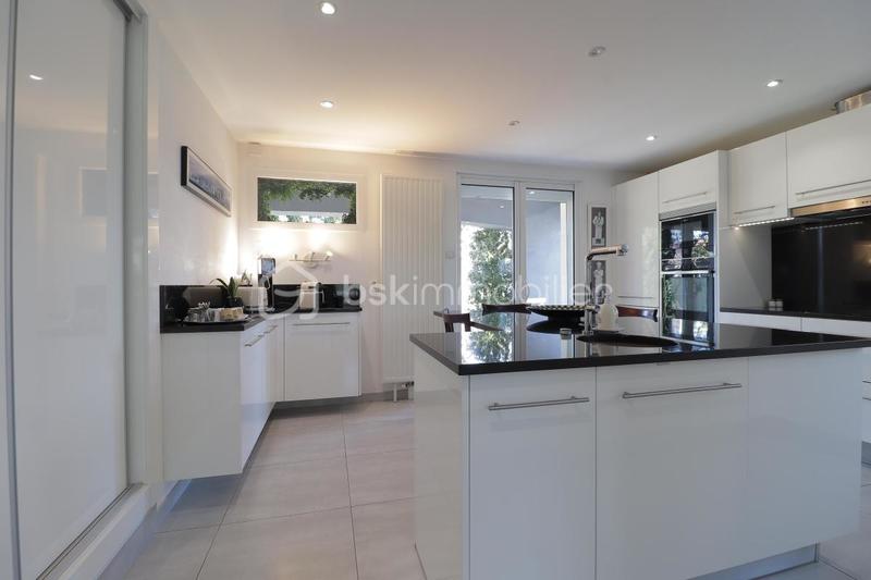 Villa - 202 m² - 10 pièces