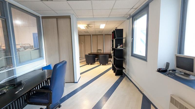 Local commercial - 113 m² - 4 pièces