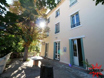 Maison - 180 m² - 7 pièces