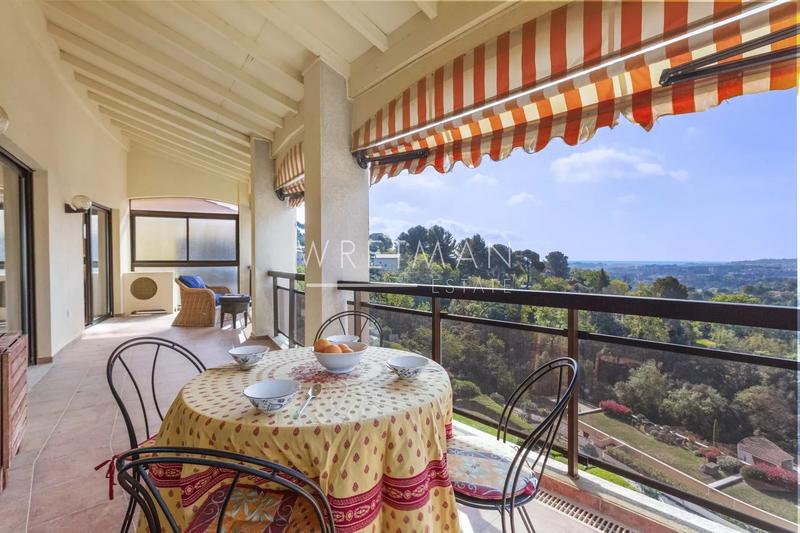 Appartement - 159 m² - 5 pièces