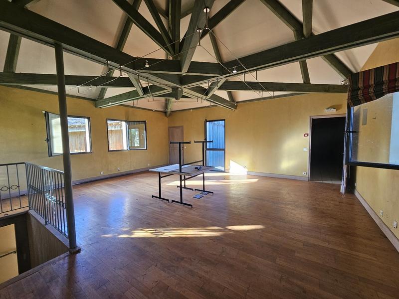 Maison - 2 135 m² - 52 pièces