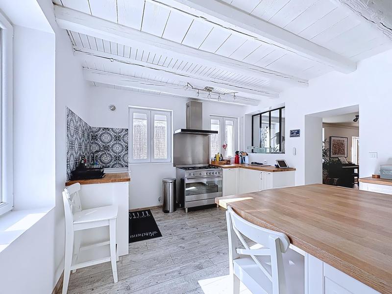 Maison - 250 m² - 7 pièces