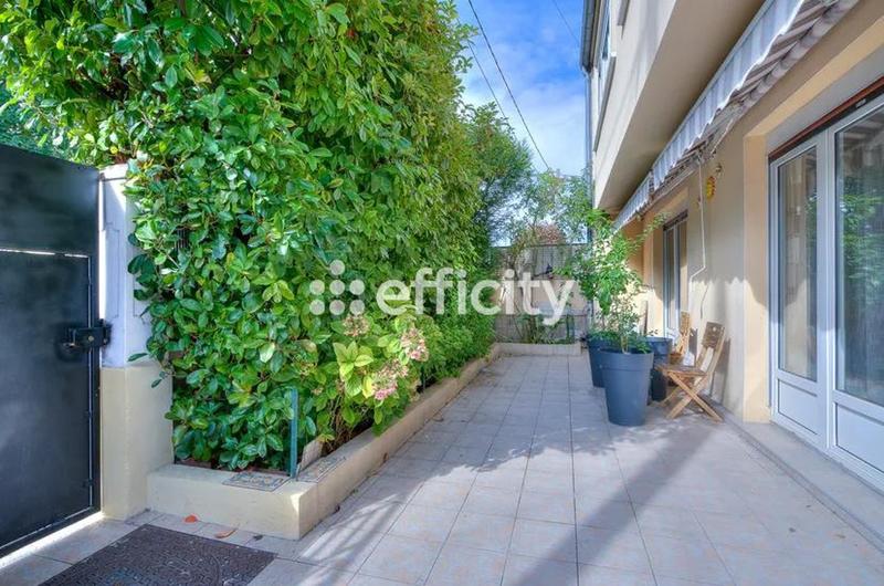 Pavillon - 238 m² - 9 pièces