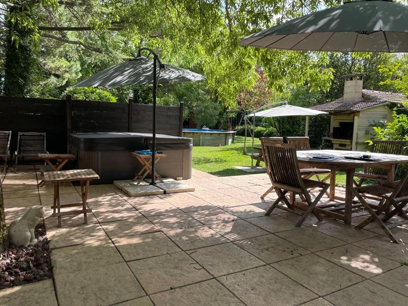 Maison - 244 m² - 8 pièces