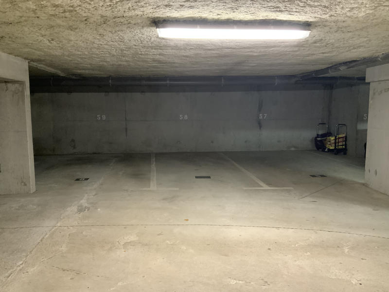 Parking / Garage - 11 m²