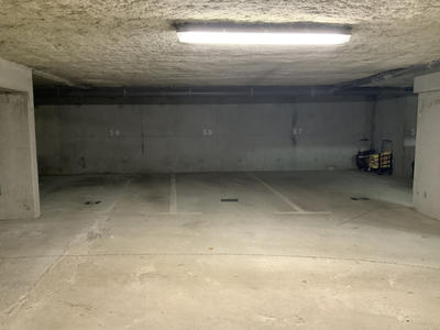 Parking / Garage - 11 m²
