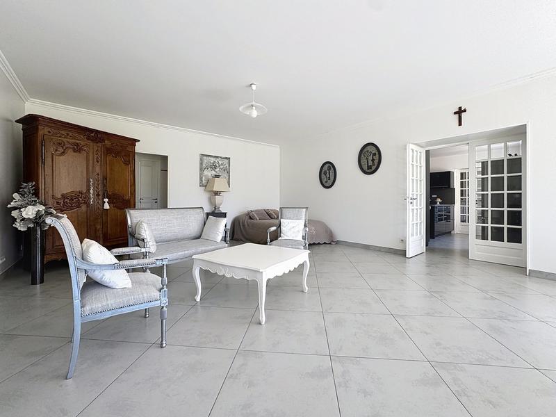 Maison - 300 m² - 10 pièces