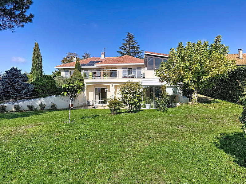 Villa - 262 m² - 10 pièces
