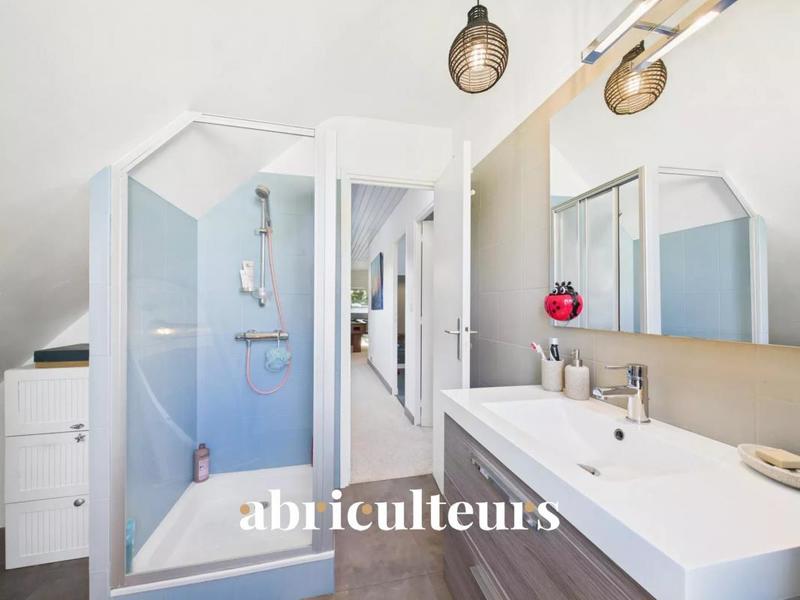 Maison - 258 m² - 7 pièces