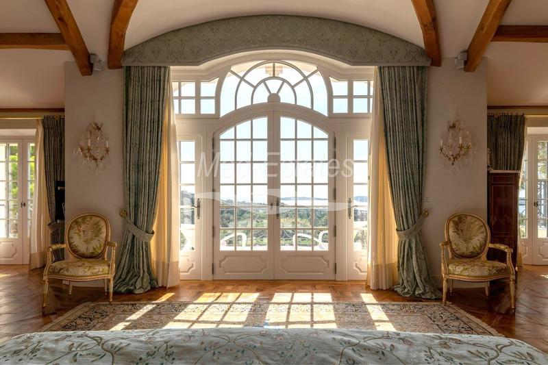 Demeure - 863 m² - 12 pièces