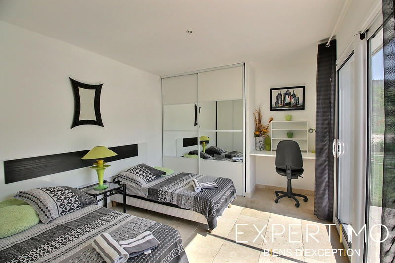 Villa - 220 m² - 8 pièces