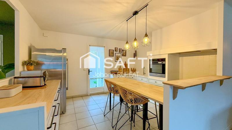 Maison - 136 m² - 8 pièces