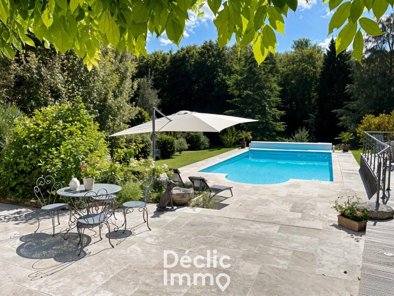 Maison - 275 m² - 9 pièces