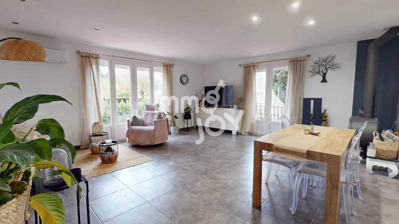 Villa - 213 m² - 8 pièces