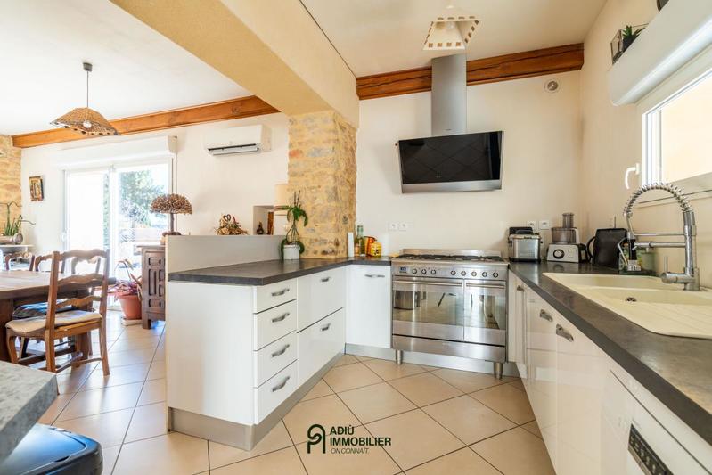 Propriété - 300 m² - 9 pièces