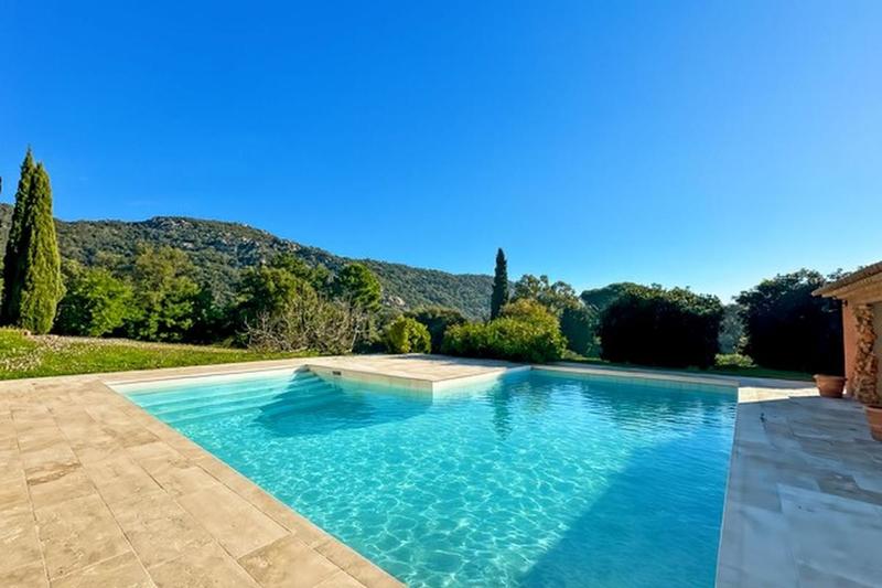 Mas - 261 m² - 6 pièces