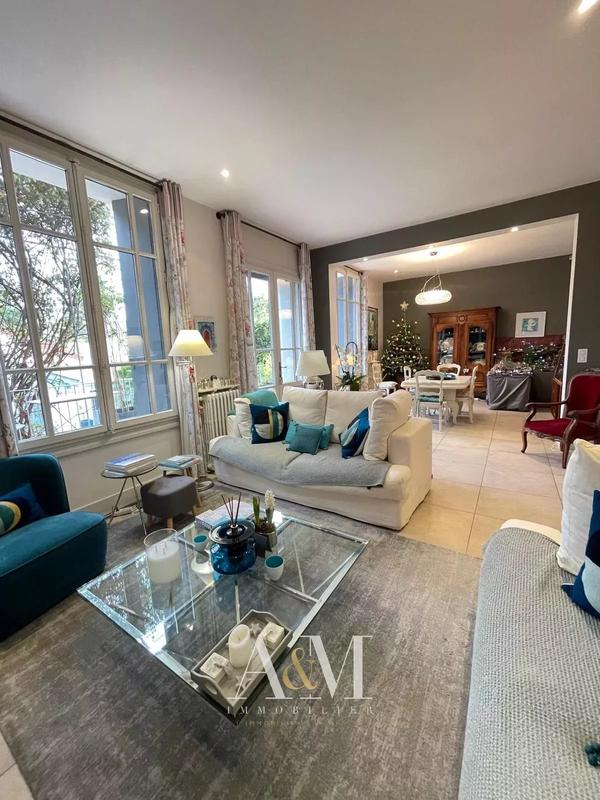 Villa - 202 m² - 6 pièces