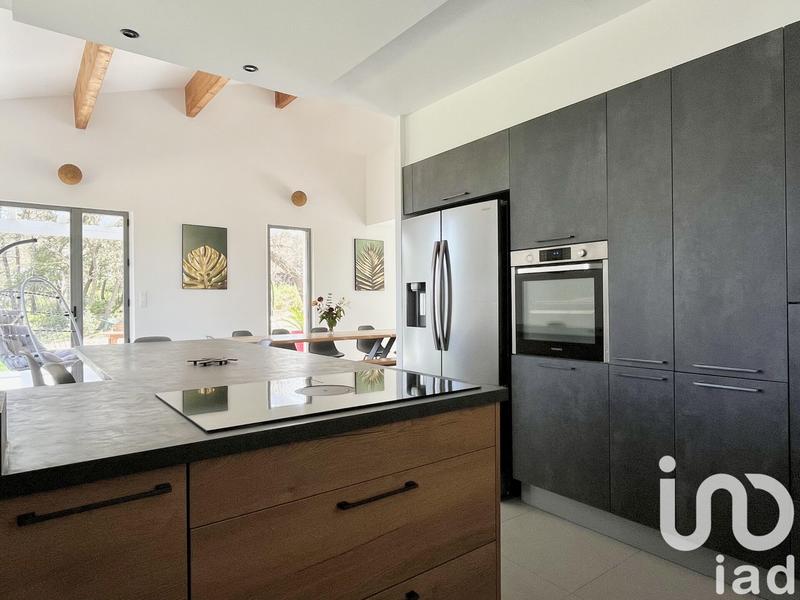 Maison - 256 m² - 7 pièces