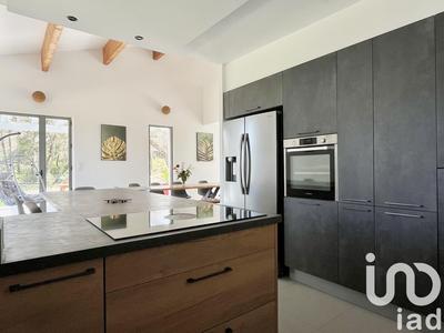 Maison - 256 m² - 7 pièces