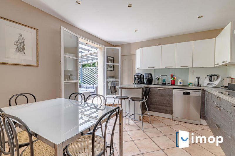 Maison - 225 m² - 7 pièces