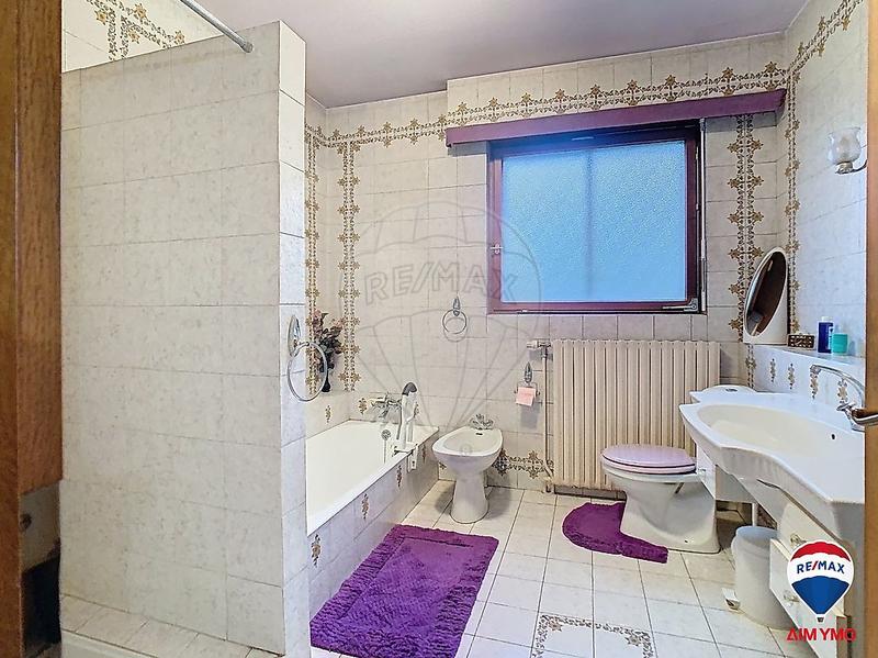 Maison - 213 m² - 8 pièces