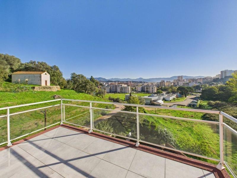 Appartement - 111 m² - 4 pièces